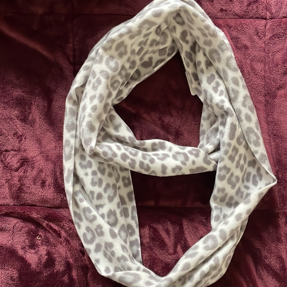 Leopard Infinity Scarf - Picture 2 of 2